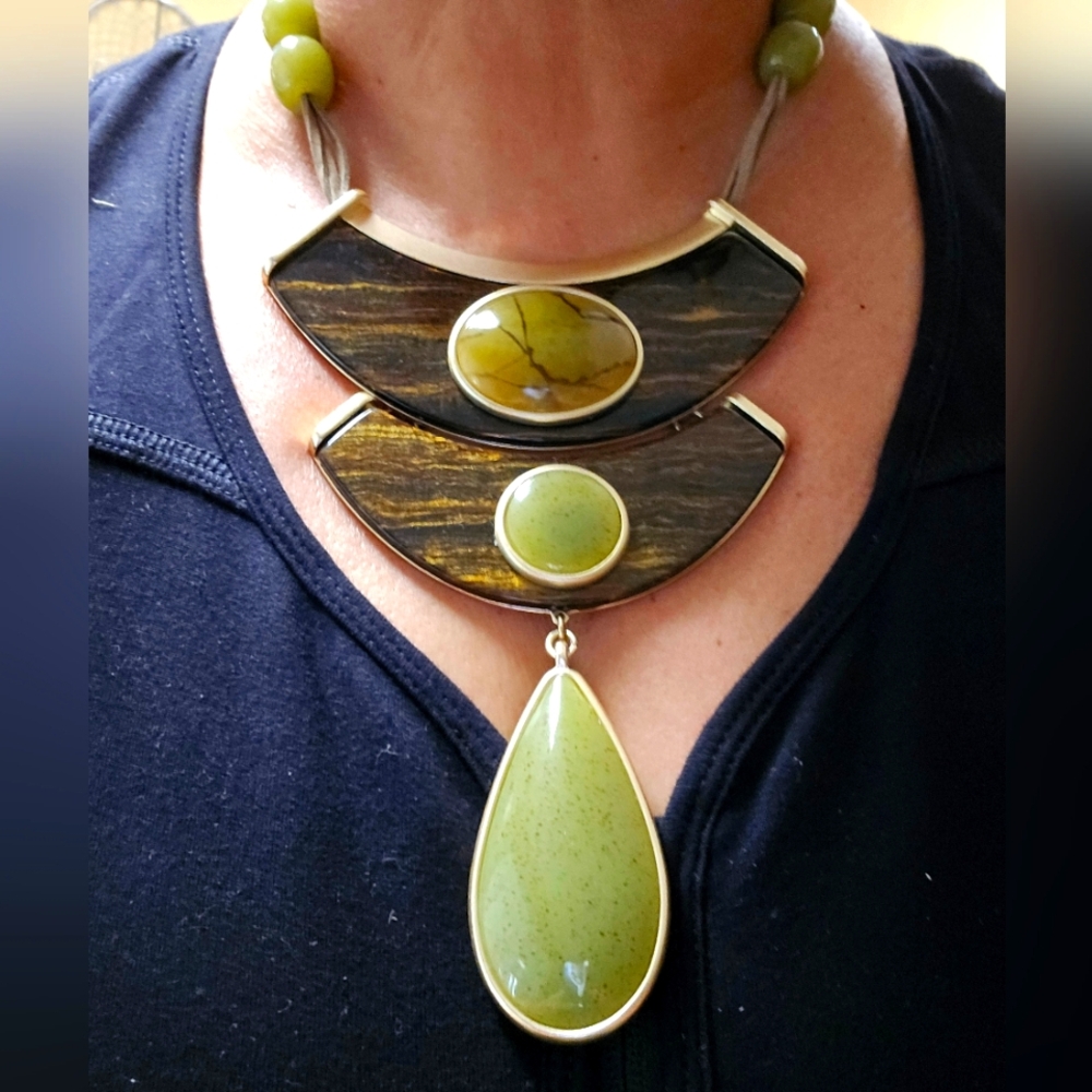 Chicos Jade and Brown Statement and Earing Set